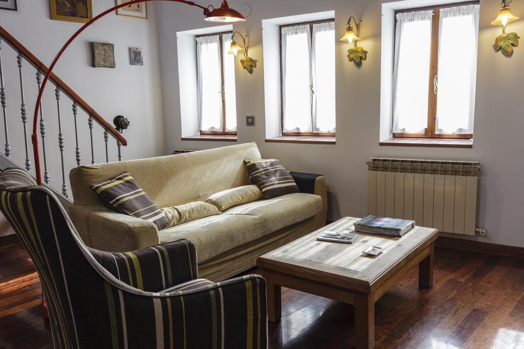 Casa Maitetxu, Acogedores Apartamentos Proximos A Pamplona Puente La Reina Ngoại thất bức ảnh